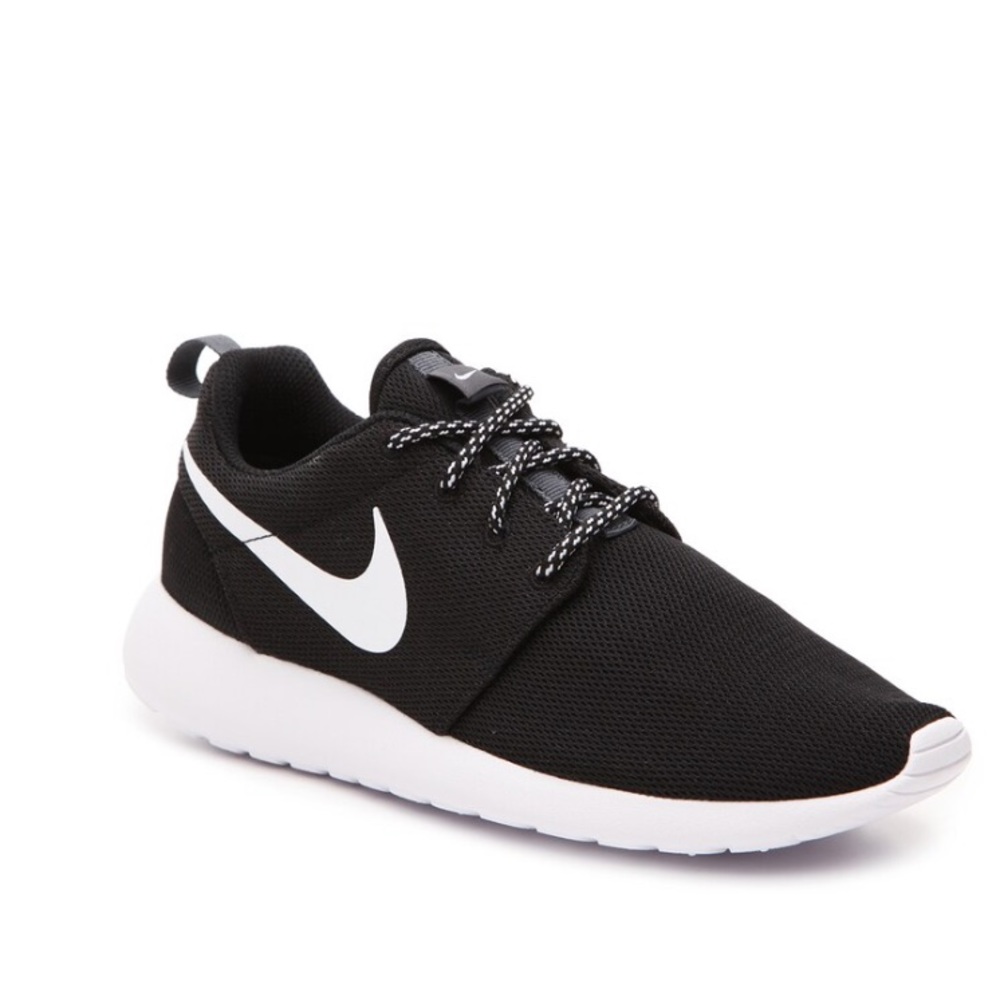 NWT Black Nike Roshe One Women's Sneaker Size 8